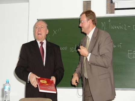 Profesor Marian Noga gościem specjalnym w PWSZ w Nysie - wykład pt. Rola Rady Polityki Pieniężnej w ograniczaniu skutków kryzysu gospodarczego.